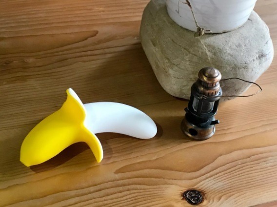 Banán alakú vibrátor Banán alakú vibrátor, egyedi kialakítással és játékos esztétikával.