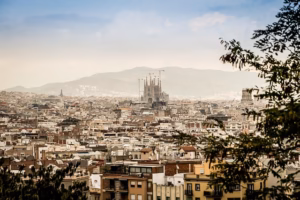 Barcelona látképe nyári fényben. Illusztráció a "Vicky Cristina Barcelona" címú film cikkhez.